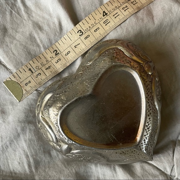 Antique Bohemian Artisan Heart Shaped Metal Tin - Picture 12 of 16